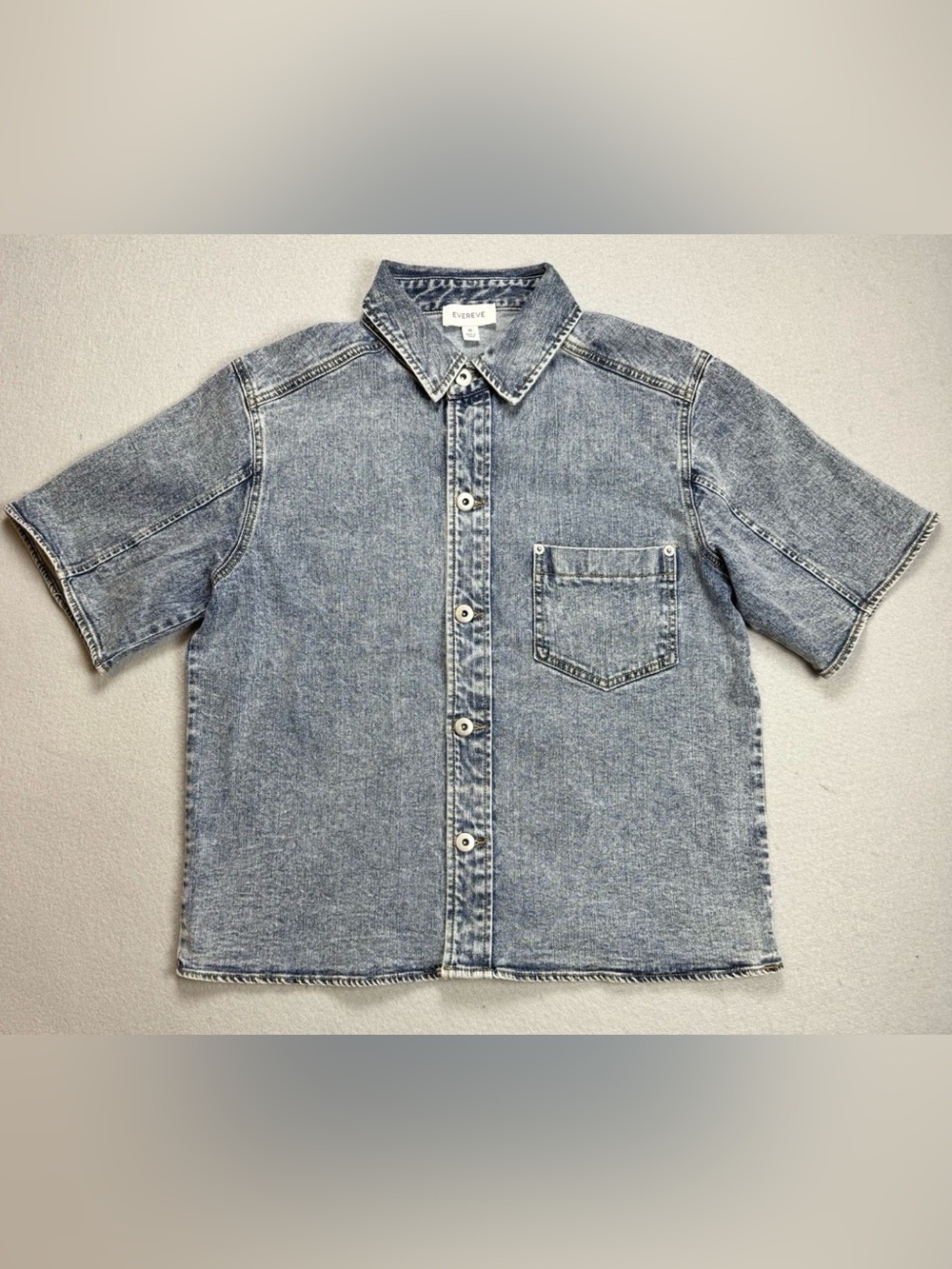 EVEREVE Women’s Short Sleeve Acid-Wash Denim Button Down Shirt Jacket-Medium
